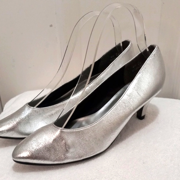 Night life by Life Stride Silver Kitten Heels Size 6.5 AA - Picture 1 of 6